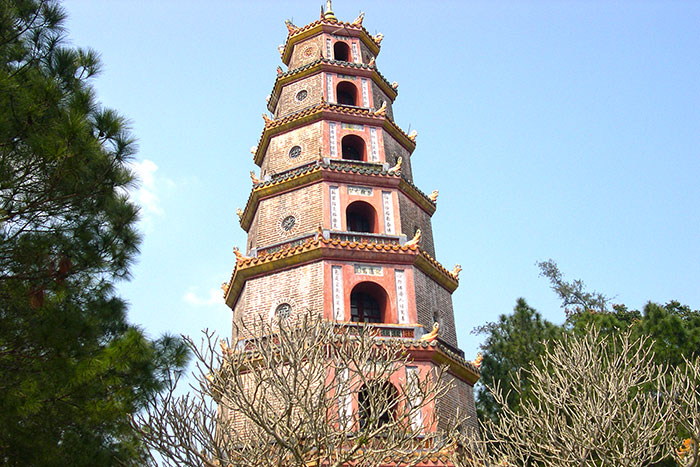 visiter hue vietnam pagode dame celeste